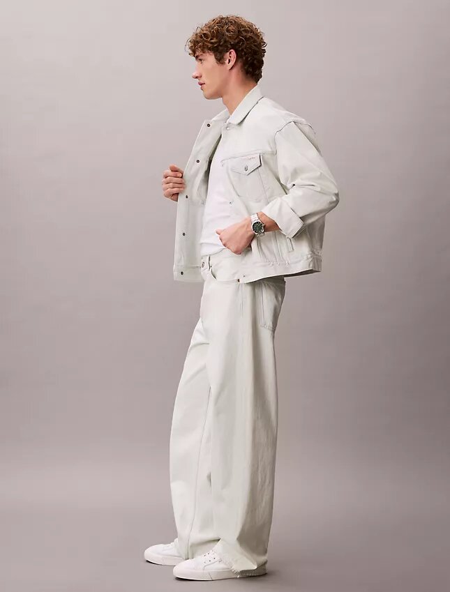 Trucker Jacket w stylu lat 90. Trucker Jacket w stylu lat 90.