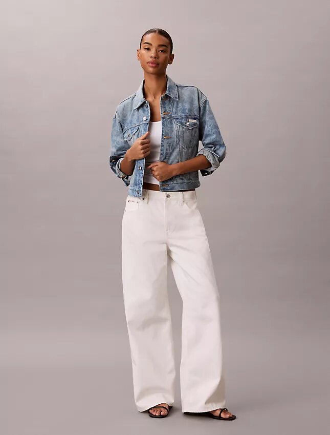 Trucker Jacket w stylu lat 90. Trucker Jacket w stylu lat 90.
