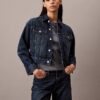 Trucker Jacket z dżinsu w stylu lat 90. Trucker Jacket z dżinsu w stylu lat 90.