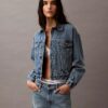 Trucker Jacket z dżinsu w stylu lat 90. Trucker Jacket z dżinsu w stylu lat 90.