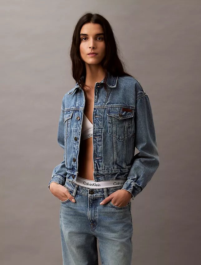 Trucker Jacket z dżinsu w stylu lat 90. Trucker Jacket z dżinsu w stylu lat 90.
