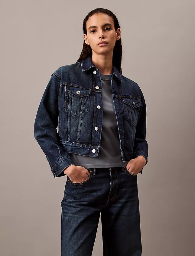 Trucker Jacket z dżinsu w stylu lat 90. Trucker Jacket z dżinsu w stylu lat 90.