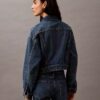 Trucker Jacket z dżinsu w stylu lat 90. Trucker Jacket z dżinsu w stylu lat 90.