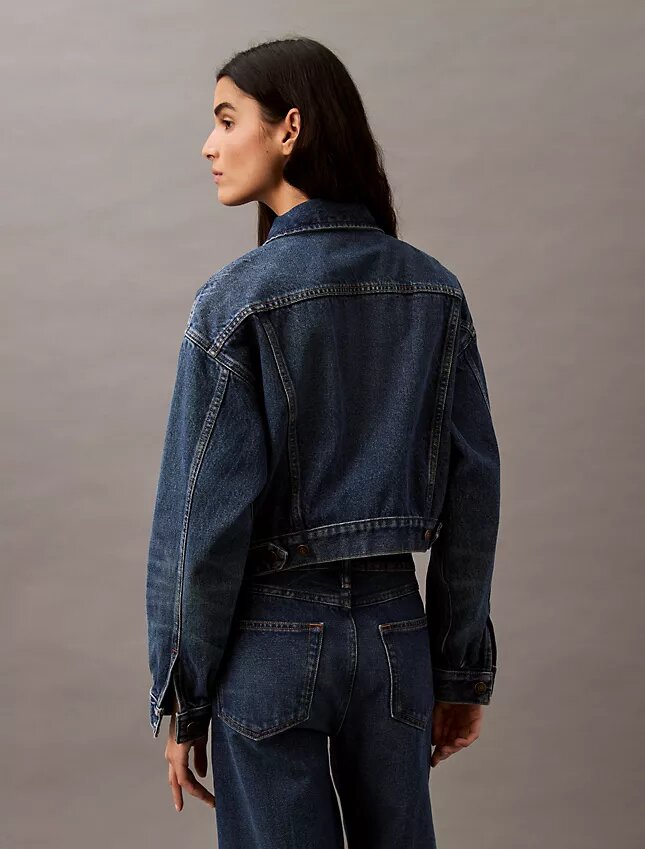 Trucker Jacket z dżinsu w stylu lat 90. Trucker Jacket z dżinsu w stylu lat 90.