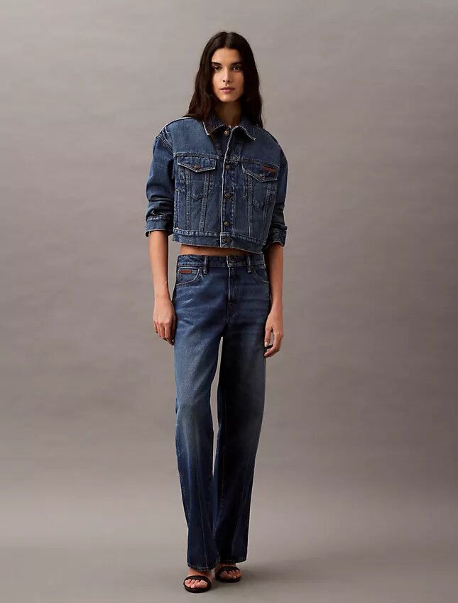 Trucker Jacket z dżinsu w stylu lat 90. Trucker Jacket z dżinsu w stylu lat 90.