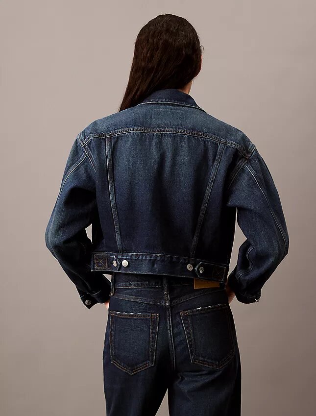 Trucker Jacket z dżinsu w stylu lat 90. Trucker Jacket z dżinsu w stylu lat 90.