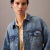 Trucker Jacket z dżinsu w stylu lat 90. Trucker Jacket z dżinsu w stylu lat 90.