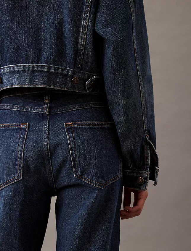 Trucker Jacket z dżinsu w stylu lat 90. Trucker Jacket z dżinsu w stylu lat 90.