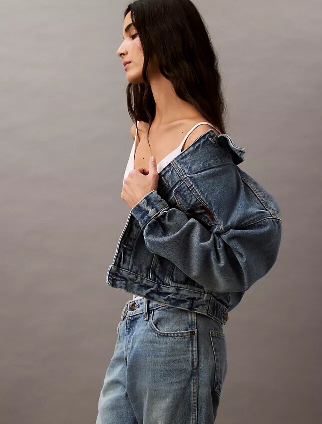 Trucker Jacket z dżinsu w stylu lat 90. Trucker Jacket z dżinsu w stylu lat 90.