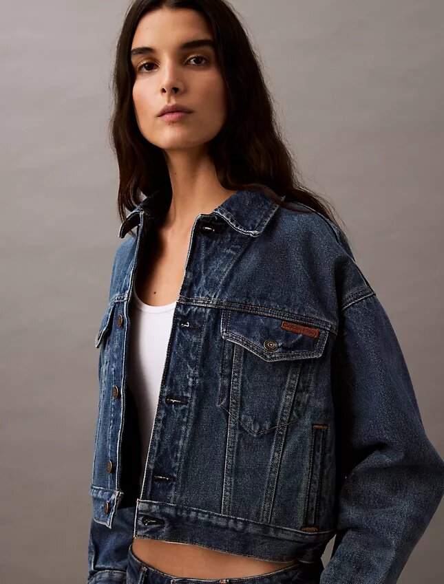 Trucker Jacket z dżinsu w stylu lat 90. Trucker Jacket z dżinsu w stylu lat 90.