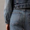 Trucker Jacket z dżinsu w stylu lat 90. Trucker Jacket z dżinsu w stylu lat 90.