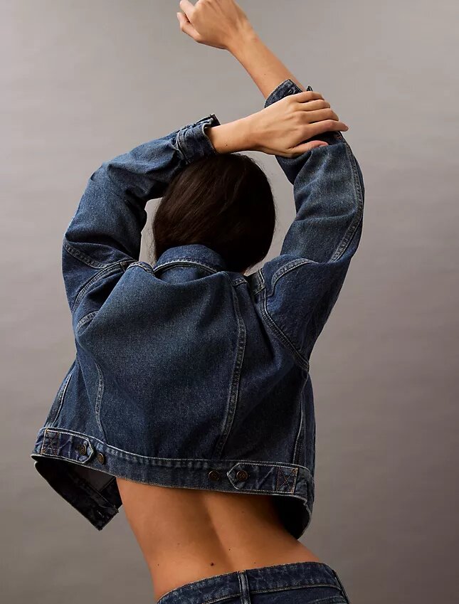 Trucker Jacket z dżinsu w stylu lat 90. Trucker Jacket z dżinsu w stylu lat 90.