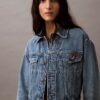Trucker Jacket z dżinsu w stylu lat 90. Trucker Jacket z dżinsu w stylu lat 90.