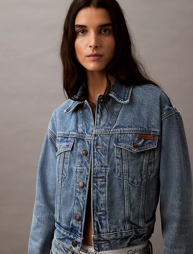 Trucker Jacket z dżinsu w stylu lat 90. Trucker Jacket z dżinsu w stylu lat 90.