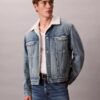 Trucker Jacket z polaru Sherpa w stylu lat 90. Trucker Jacket z polaru Sherpa w stylu lat 90.