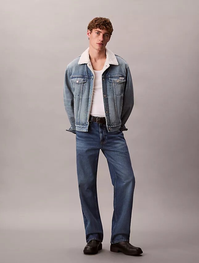 Trucker Jacket z polaru Sherpa w stylu lat 90. Trucker Jacket z polaru Sherpa w stylu lat 90.