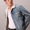 Trucker Jacket z polaru Sherpa w stylu lat 90. Trucker Jacket z polaru Sherpa w stylu lat 90.