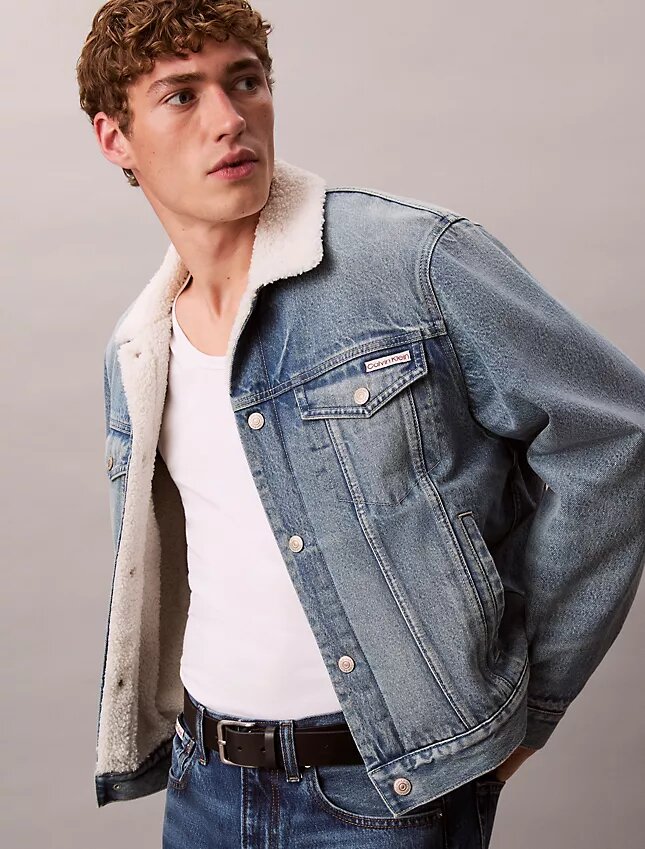 Trucker Jacket z polaru Sherpa w stylu lat 90. Trucker Jacket z polaru Sherpa w stylu lat 90.