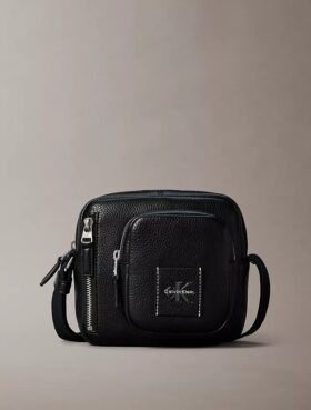 Wyrazista torebka crossbody z fakturą „pebble” Wyrazista torebka crossbody z fakturą „pebble”