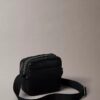 Wyrazista torebka crossbody z fakturą „pebble” Wyrazista torebka crossbody z fakturą „pebble”