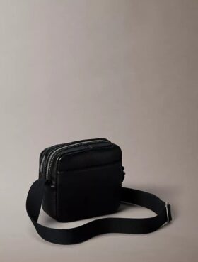 Wyrazista torebka crossbody z fakturą „pebble” Wyrazista torebka crossbody z fakturą „pebble”