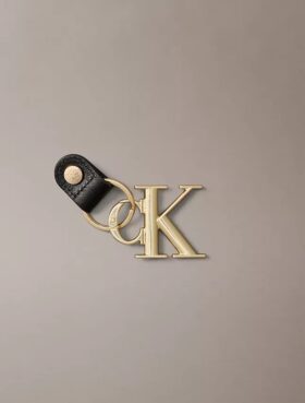 Wyrazisty brelok z Monogramem Wyrazisty brelok z Monogramem