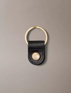 Wyrazisty brelok z Monogramem Wyrazisty brelok z Monogramem
